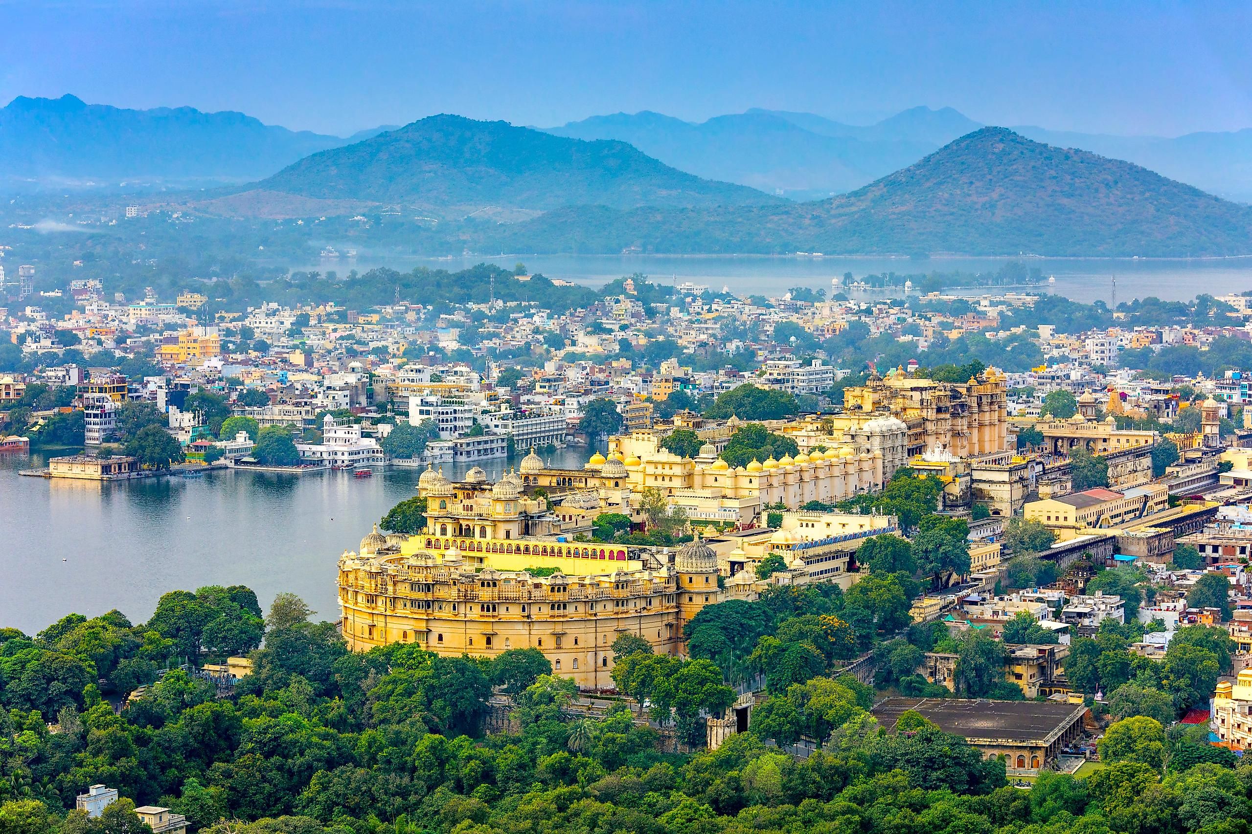 Complete Udaipur Travel Guide (Hindi) – 5 Days Perfect Itinerary, Places to Visit, Activities, Food, Hotels & Budget Tips